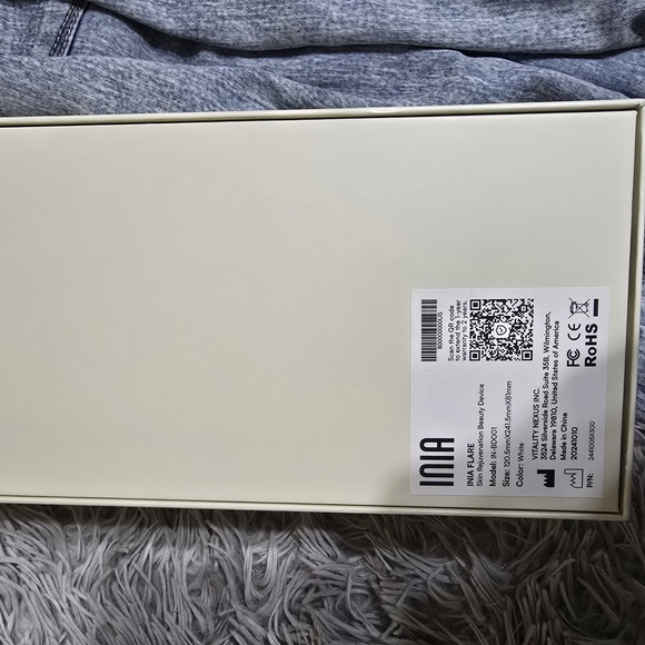 NIB Inia Flare Skin Rejuvenation Device - Picture 6 of 6